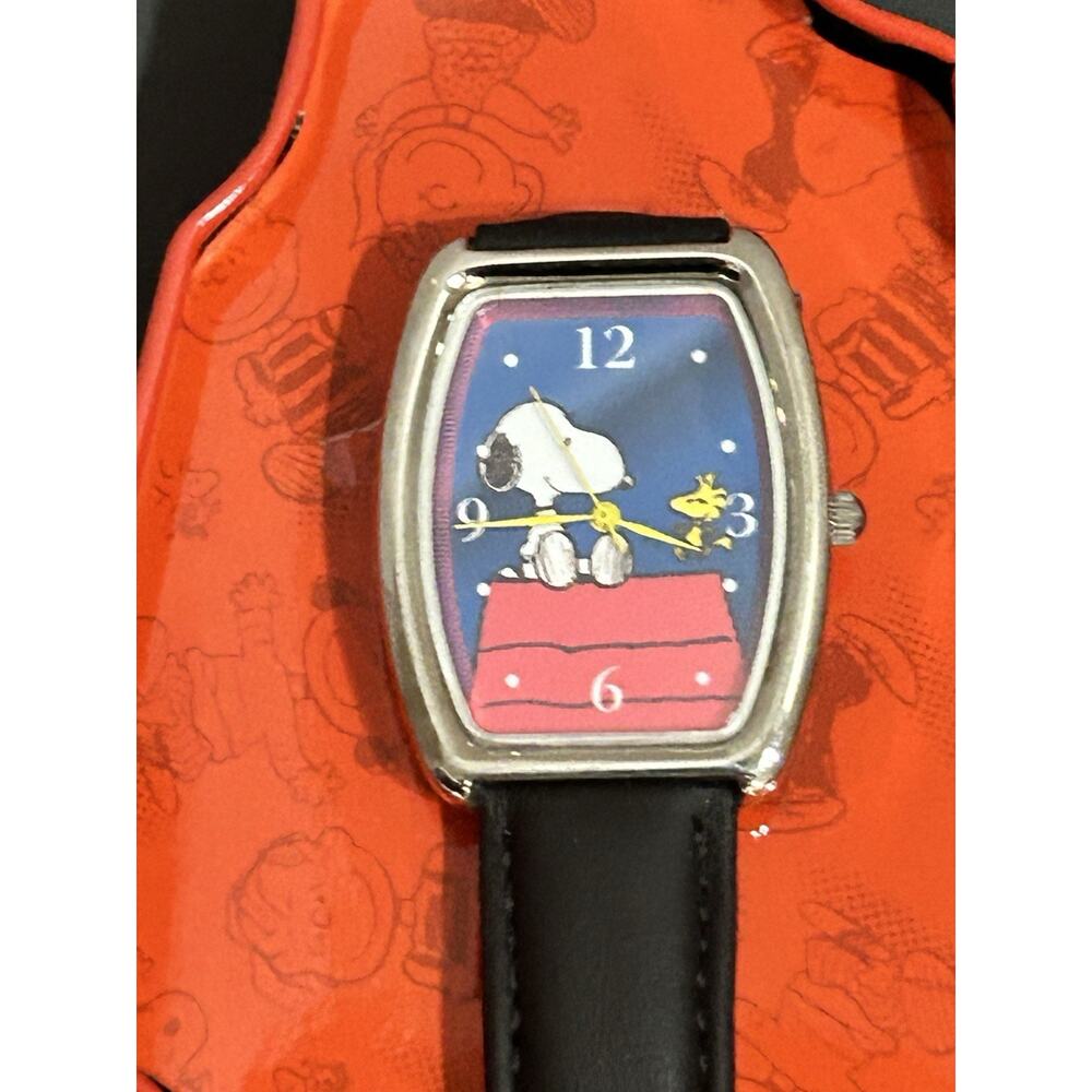 VINTAGE PEANUTS SNOOPY & WOODSTOCK QUARTZ BIG BARREL WATCH - Picture 8 of 10